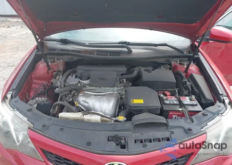 2014 Toyota Camry Se z USA, uszkodzony, nr VIN 4T1BF1FK2EU757824